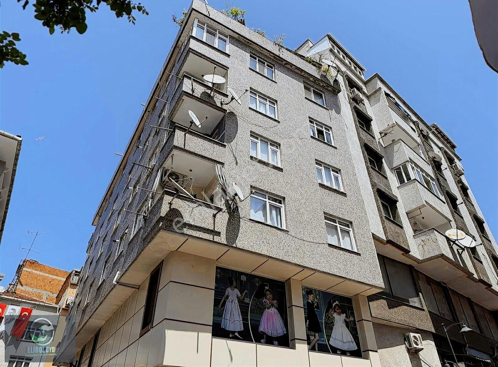 Zeytinburnu Sümer'de Satılık 2+1 Köşe Daire!!