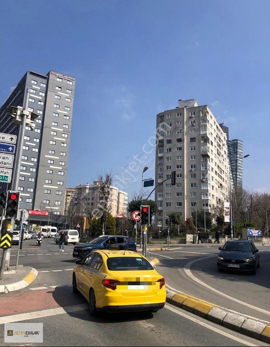 Altın Emlak Eyüp Elif Rana Özdemir Den Satılık Dükkan