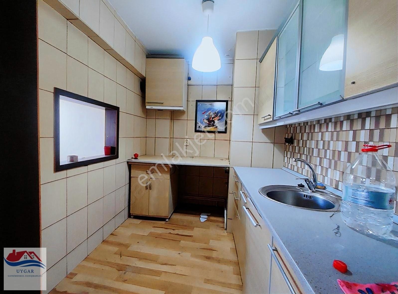 Karşıyaka Spotçular Çarşısında Kiralık 2+1 Daire