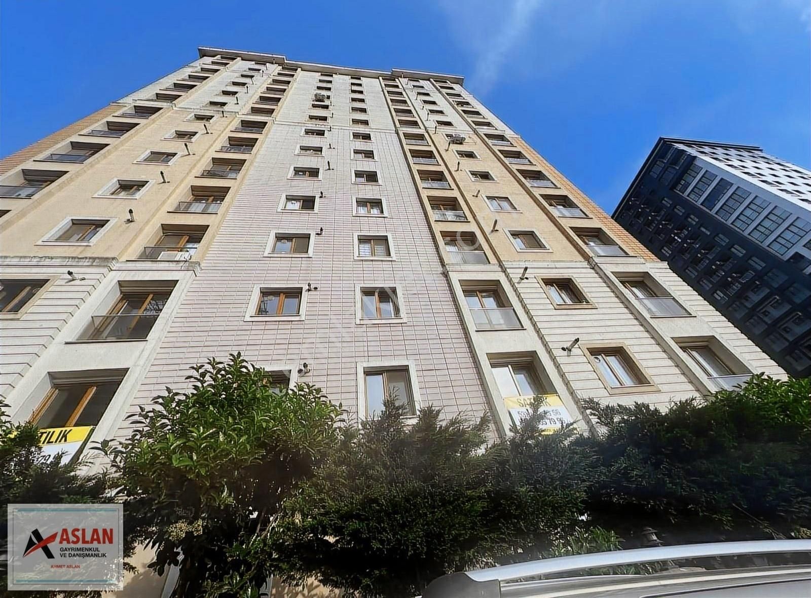 Ümraniye Armağanevler Mah.'de 100 M2 2+1 Site İçi Arakat Daire