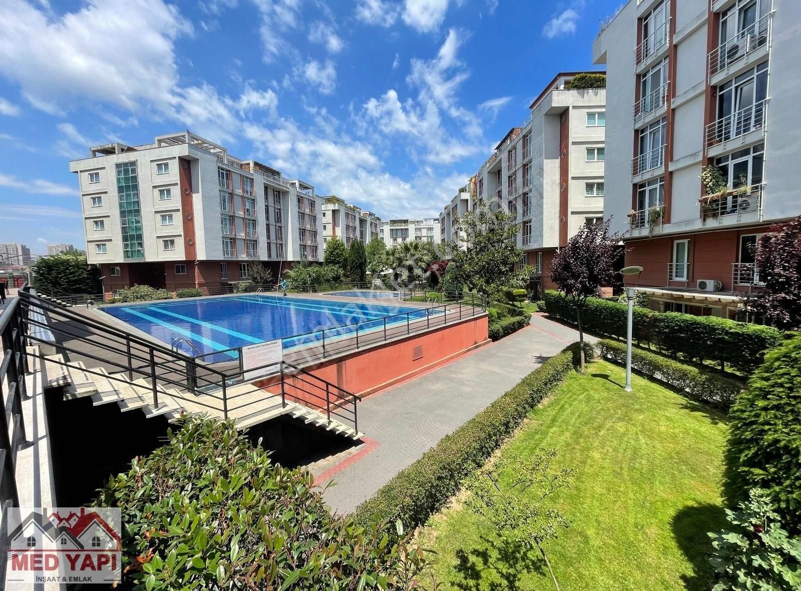 Sancaktepe Simpli City'de Havuz Cepheli 2+1 Site İçi Ferah Daire
