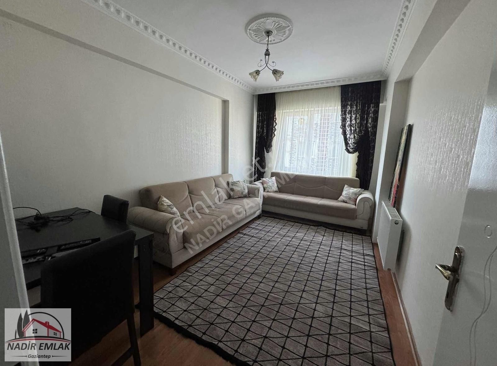 Nadir Emlaktan Kiralık 500 Evlerde 2+0 Eşyalı Aile Binası Daire
