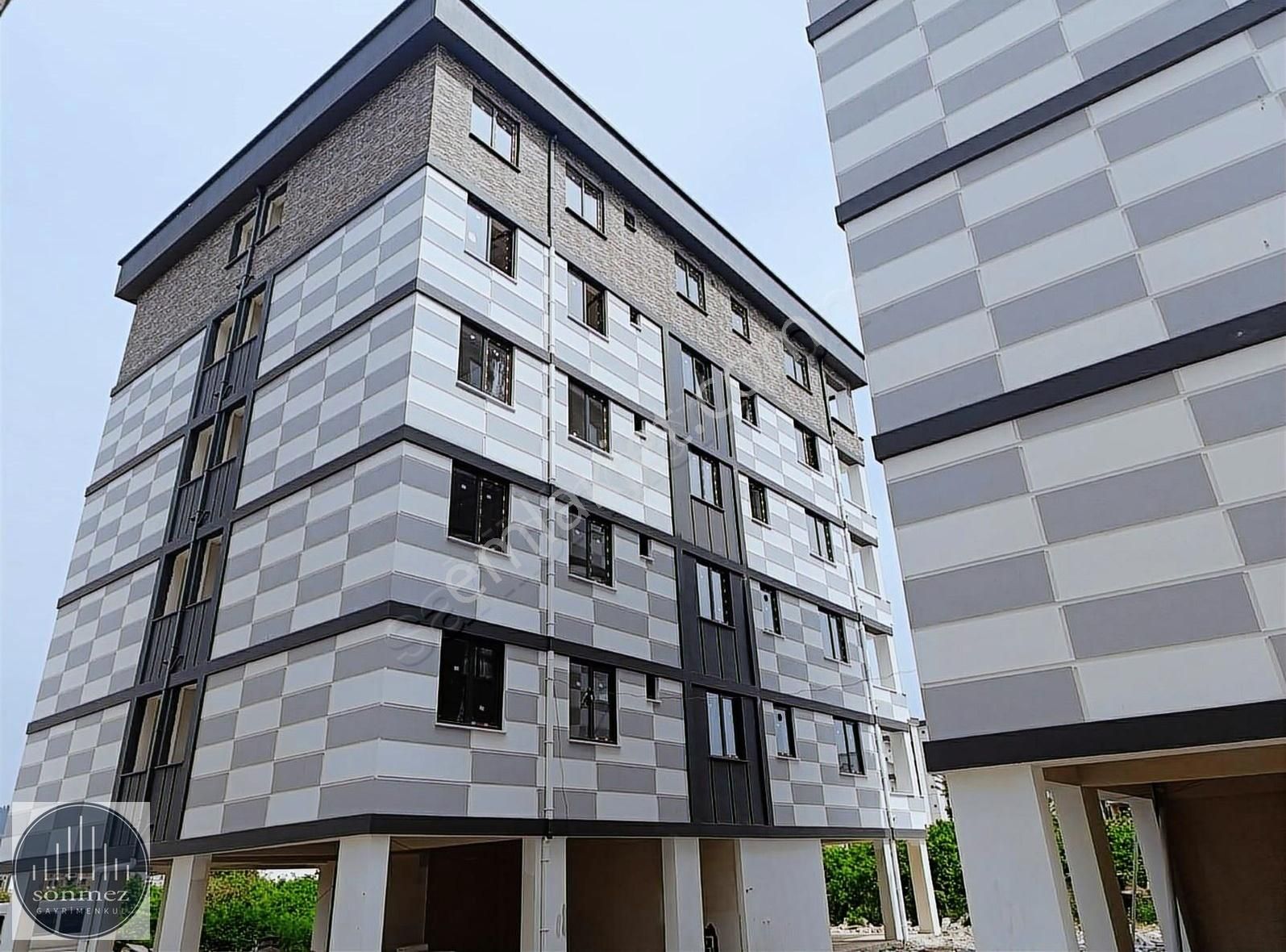 Sönmez'den Cumhuriyet Mah. Site İçi 3+1 120 M² Satılık Daire