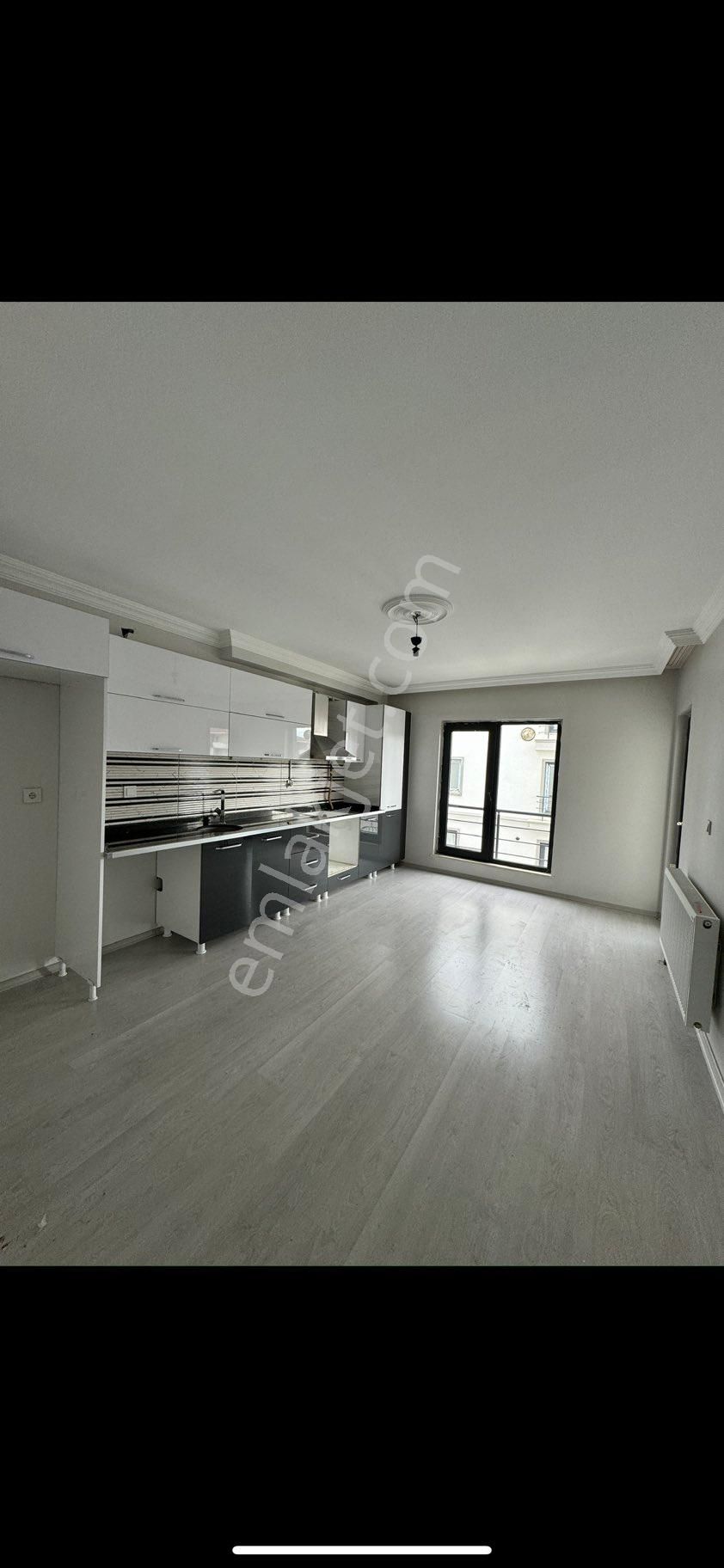 İkinisan Cad. 3+1 Kat Mülkiyetli 4 Dönümlük Geniş Site