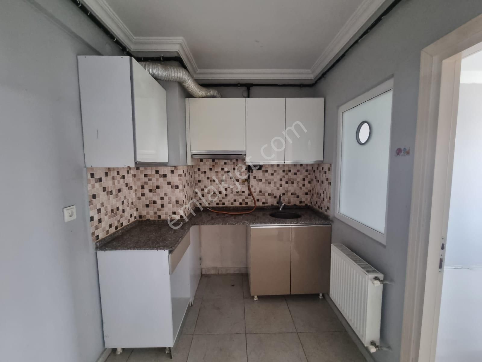 Çamlıca Mahallesinde Satılık 1+1 Daire