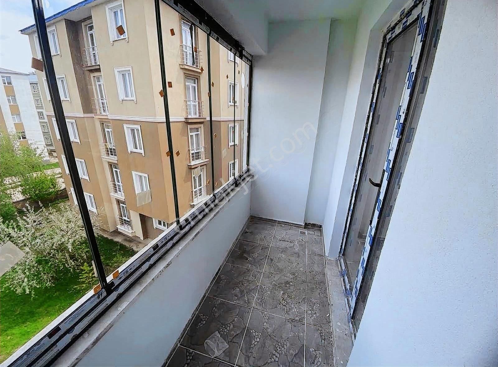 Kars Pusula Emlaktan Saklı Bahçe Evlerinde Ultra Lüks 2+1 Daire