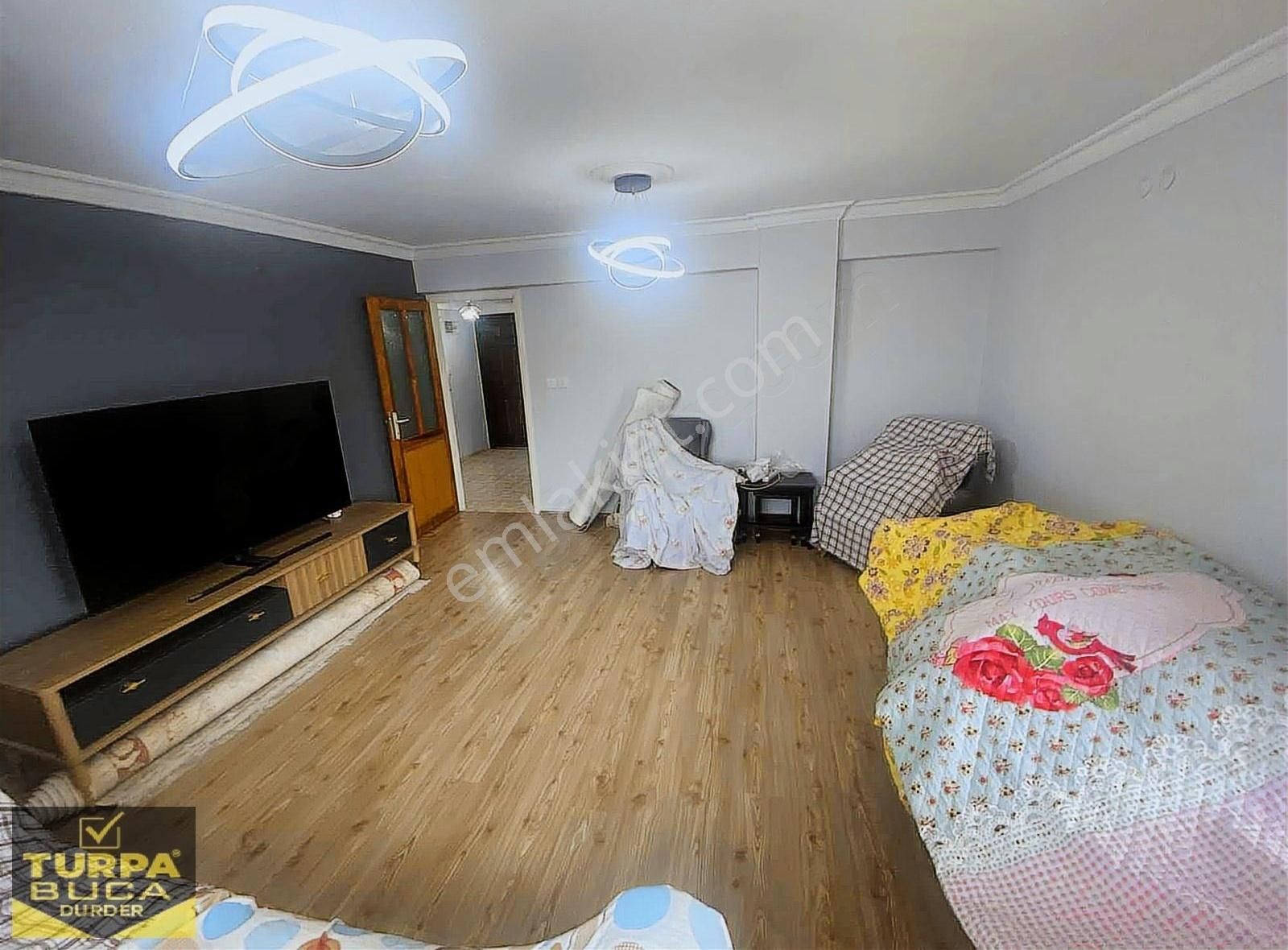 3+1 Daire İzmırpark Yakını Cadde Üstü Asansörlü D.gazlı Balkonlu