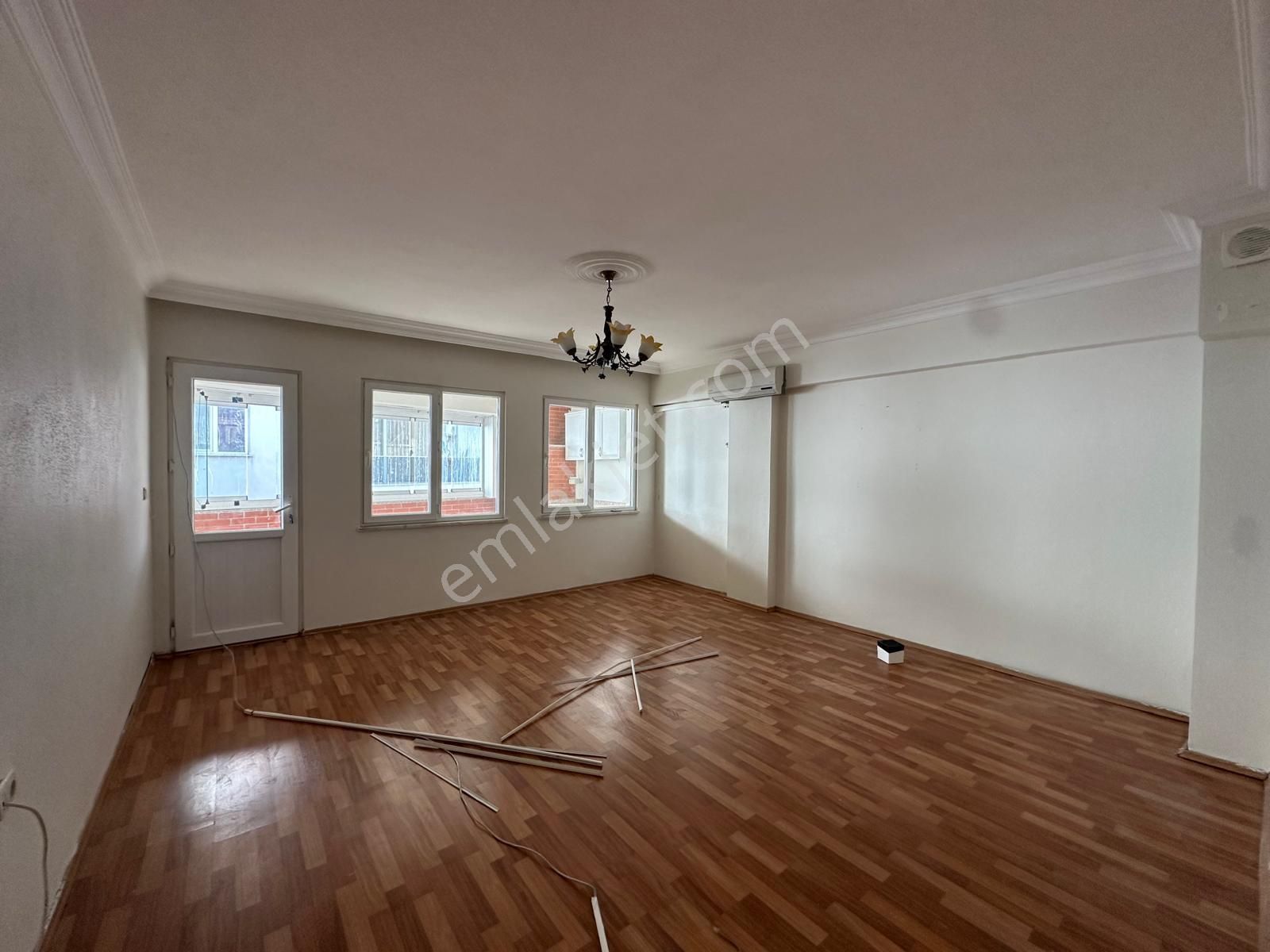Merkezde 4+1 Salon Ve Mutfak Klimalı Daire Kiralık