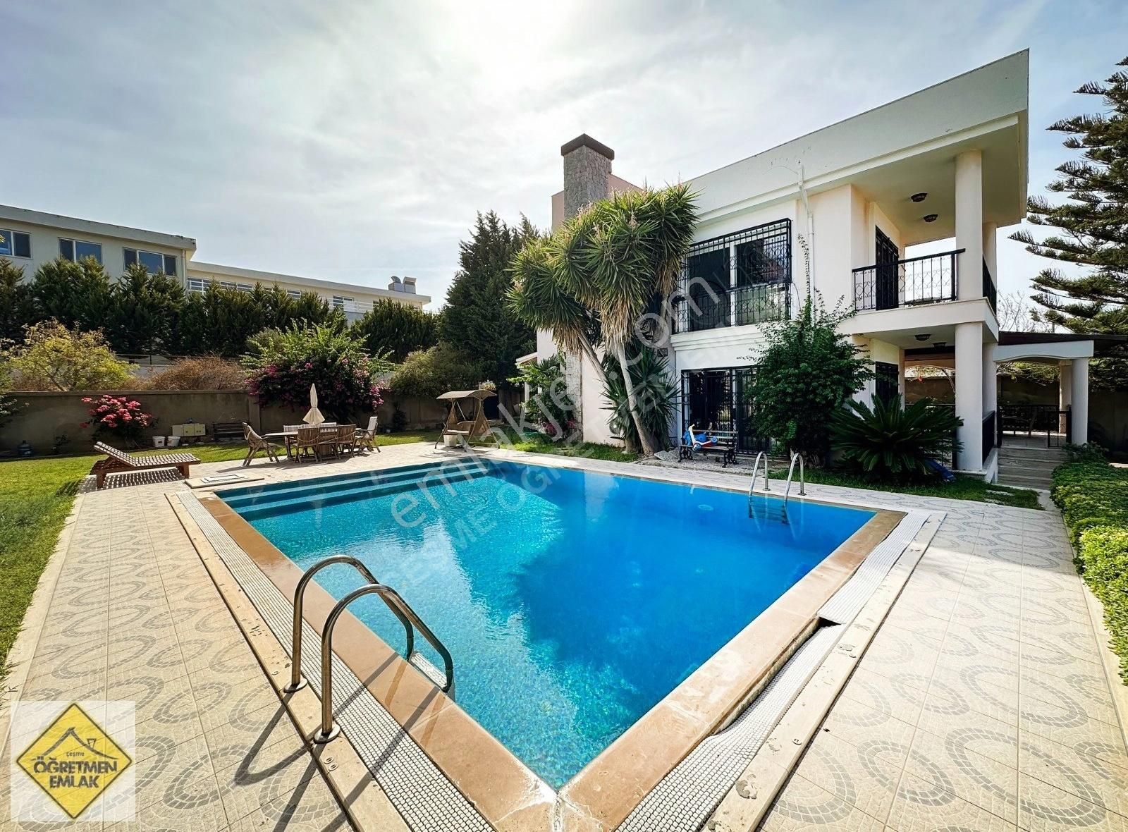 Çeşme Boyalıkta Plaja Sadece 200m Uzaklıkta Tam Müstakil Villa