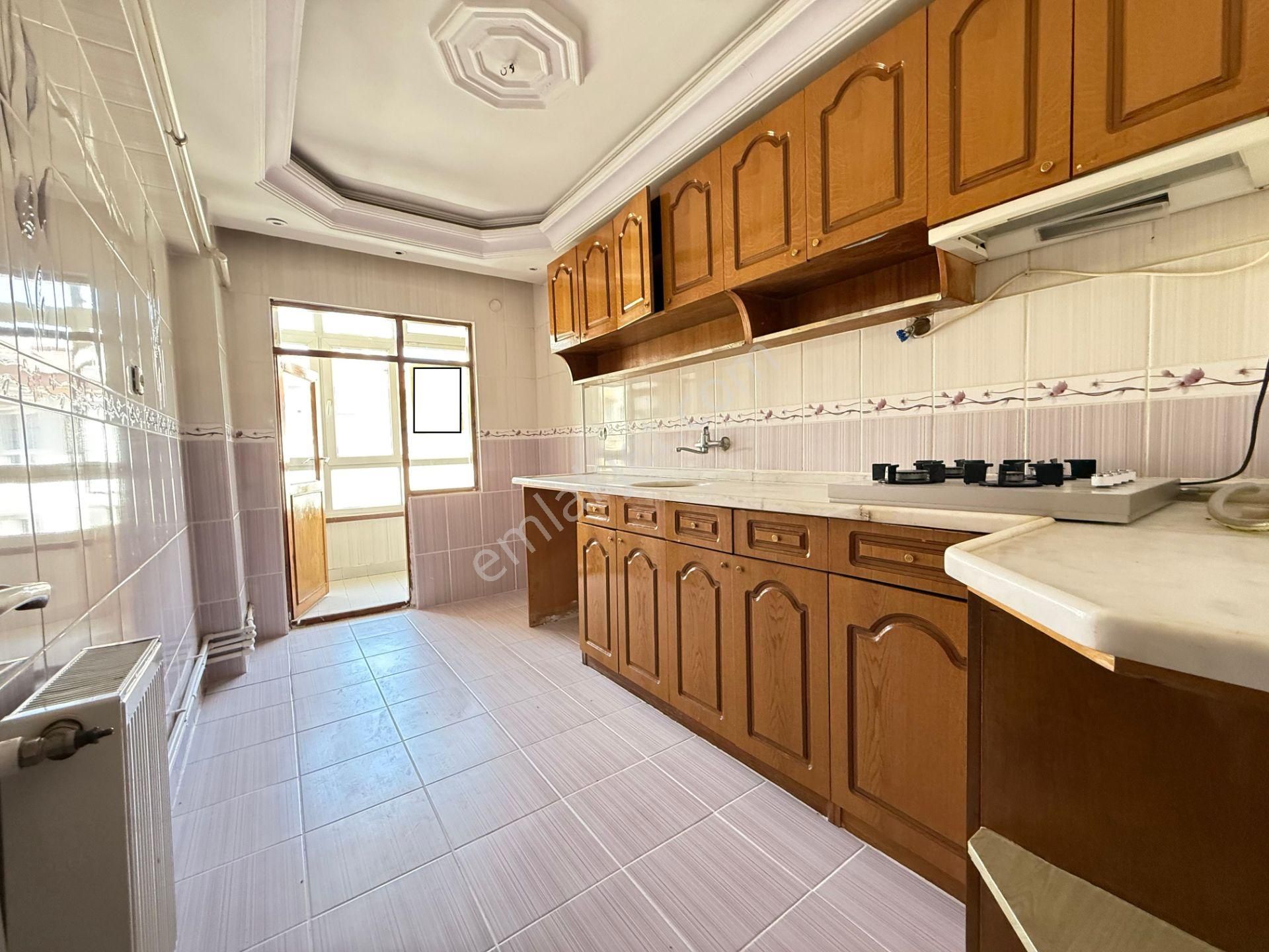Engin Emlak'tan 3+1 Merkezi Konumda Çift Balkon'lu Kupon Daire