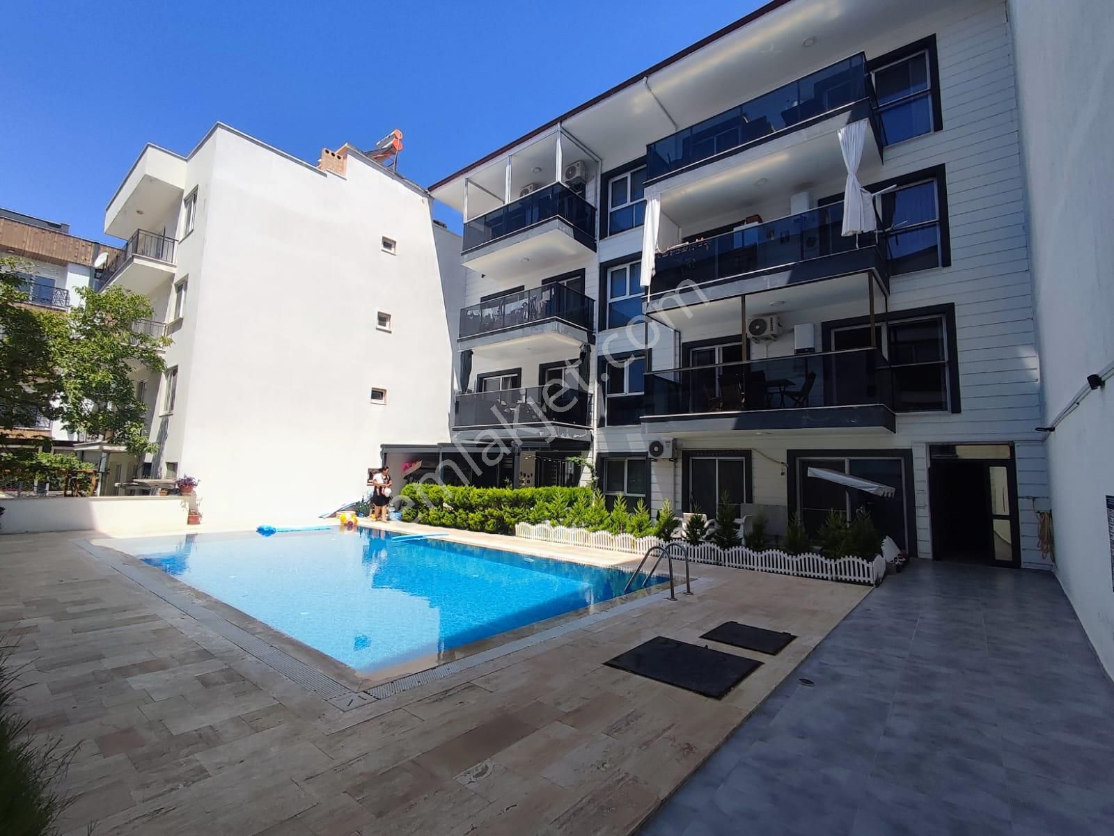 Davutlar Merkezde Havuzlu Sitede 2+1 Daire