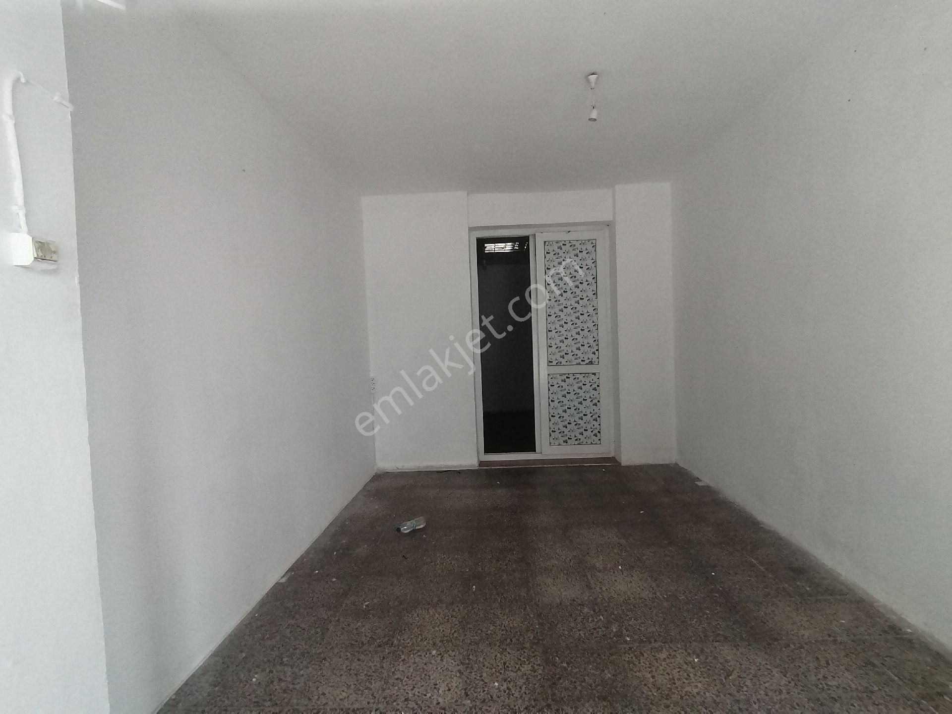 Adana Çukurova Mahfesığmaz Da Kenan Evren Semt Pazarı Yakını Kiralık 25 M2 İşyeri