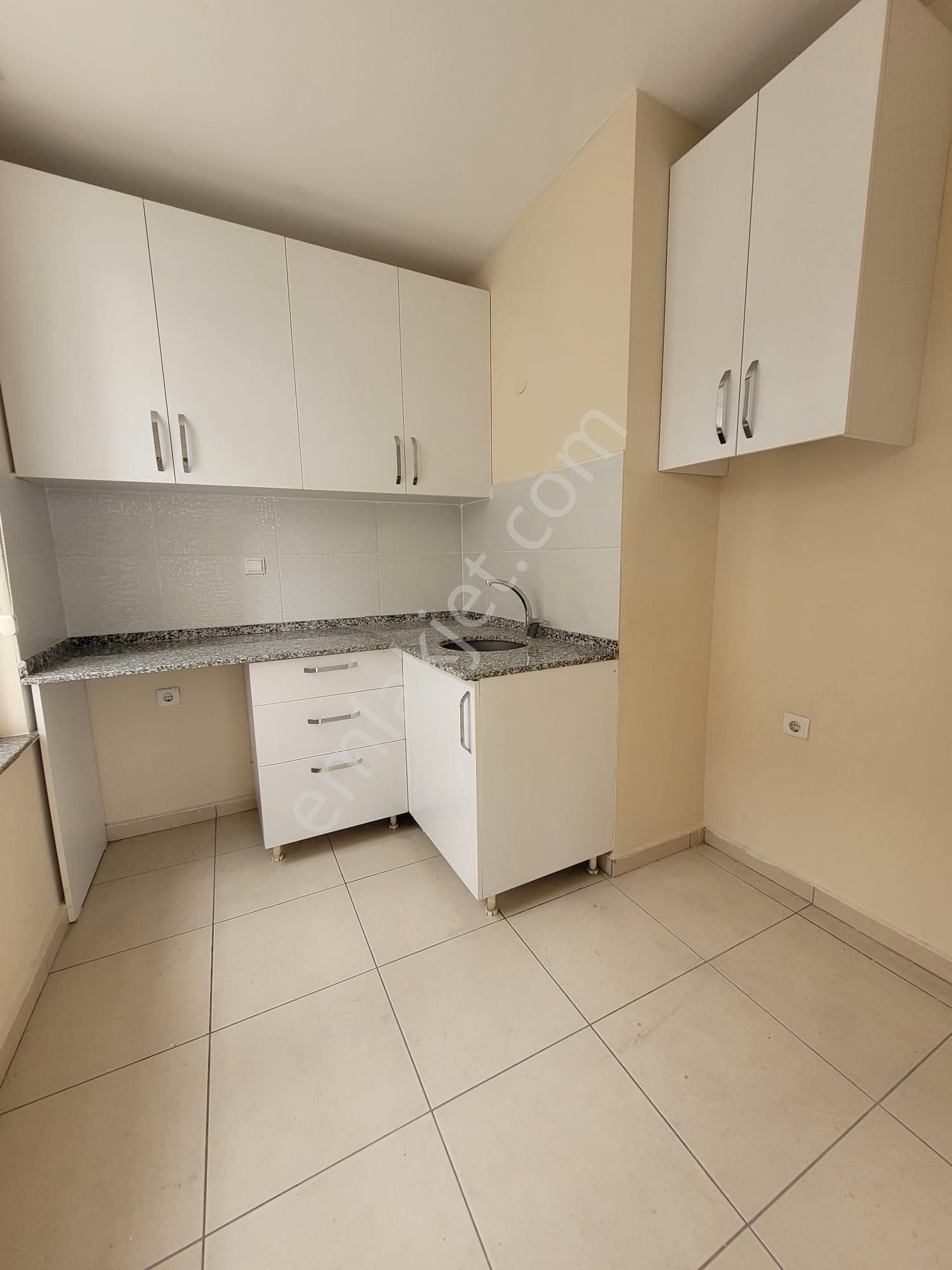 Ahatlı Diş Hast. Karşısı Katta Asansörlü 1+1 Geniş Kiralık Daire