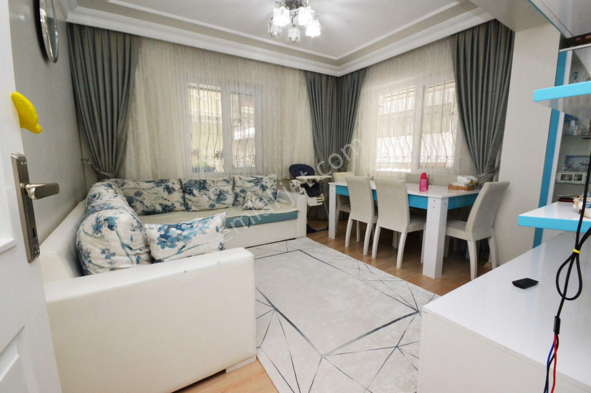 Başokur'dan Bahçelievler Çobançeşme,de Genç Binada 2+1 Daire