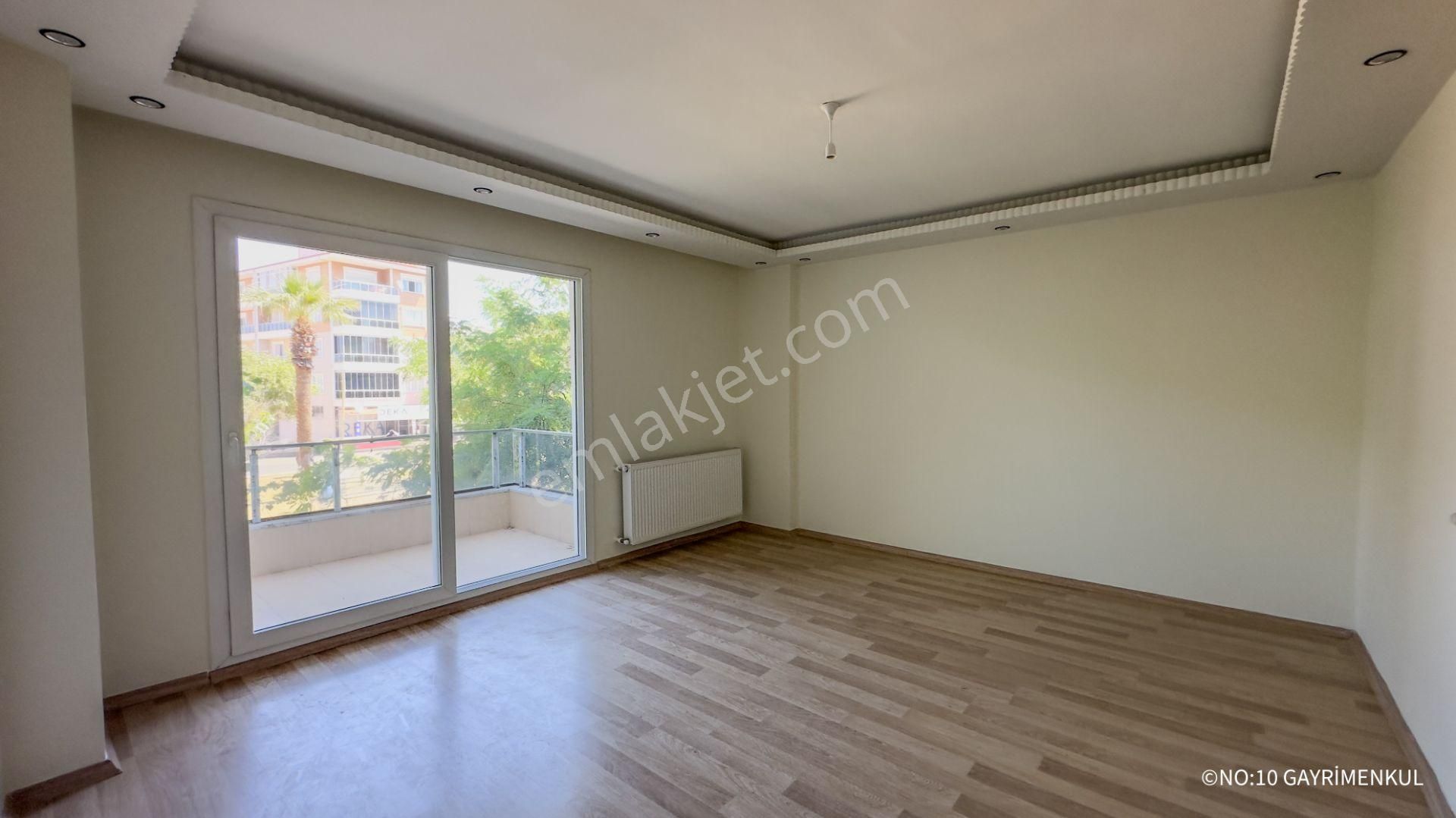 No:10 Gayrimenkul’den–merkezi Konumda,caddenin Üzerinde,ara Kat,3+1teraslı, Ön Cephe, 135 M² Daire