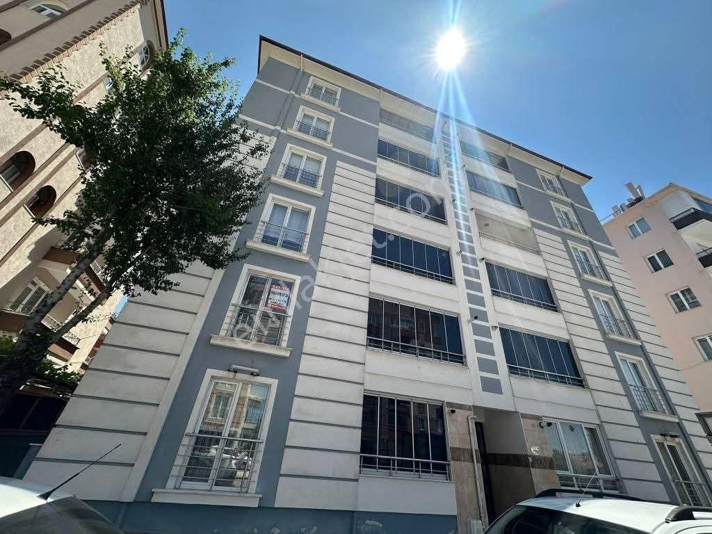 Esnaf Emlak'tan/ata Cad.üzeri/3+1 Satılık Daire