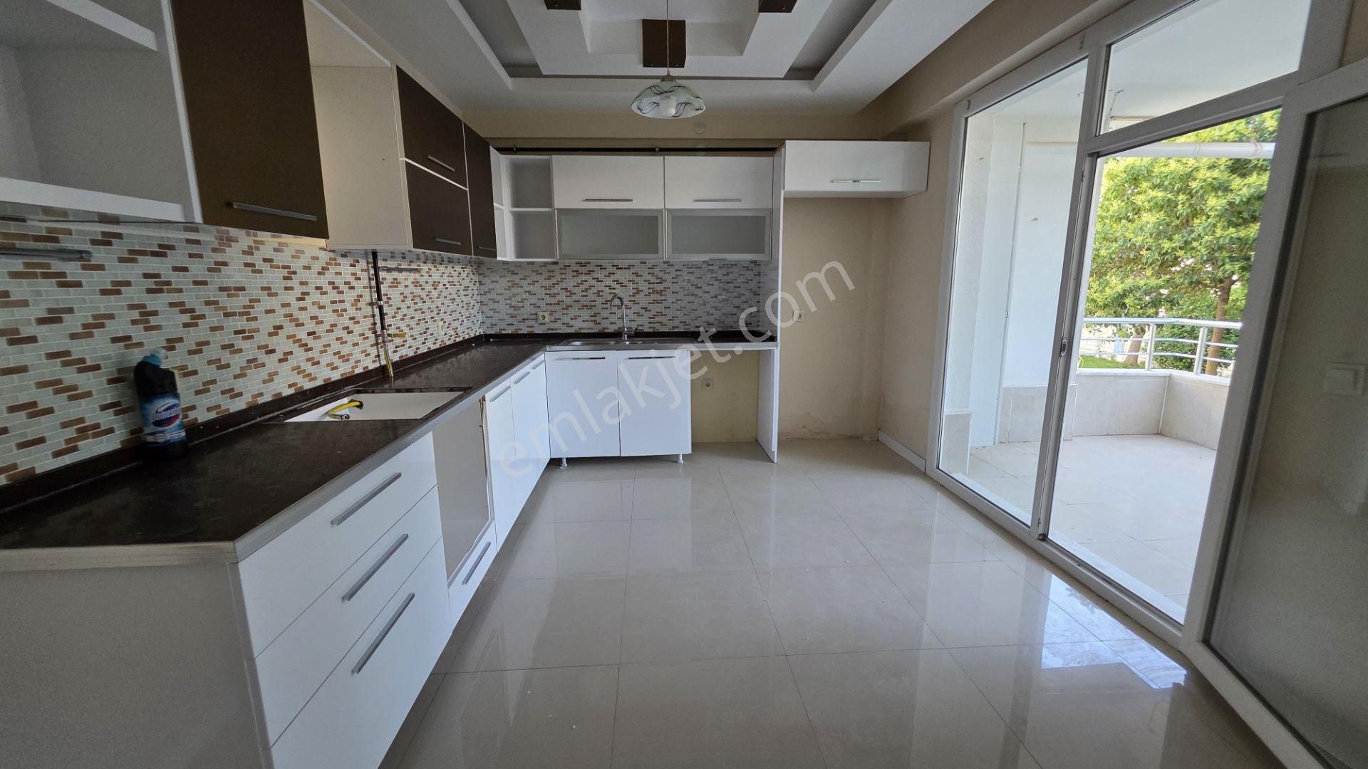 Stadyum Yolu Üzeri 50 Lik Yola Yakın 3+1 Satılık Daire