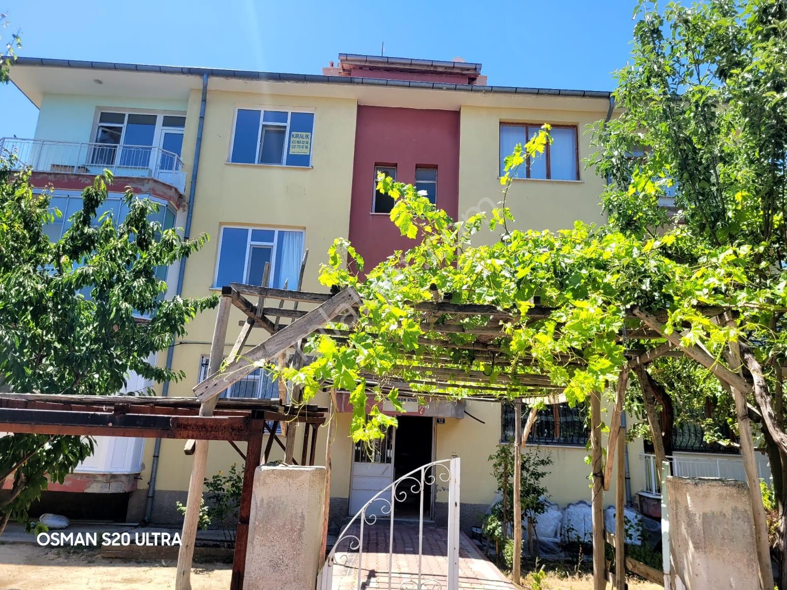 Özel Farabi Hastanesi Arkası 3+1 Yeni Boyalı 3 Katlıda 3 Kat Asansörsüz Park Cepheli