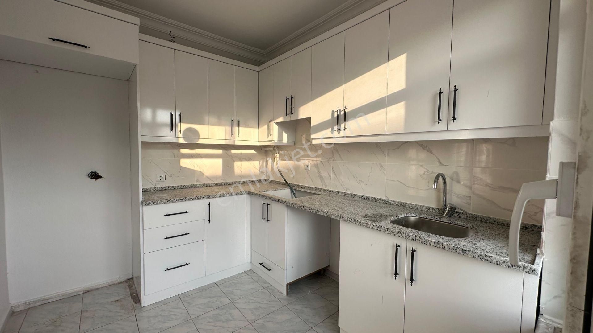 Karşıyaka Mah. Rus Pazarına Yakın 3. Kat 3+1 Kiralık Daire