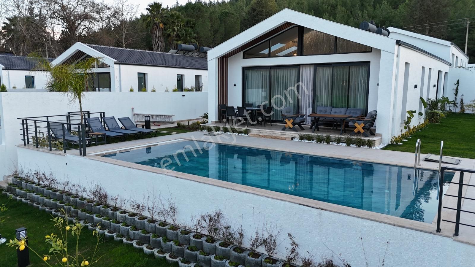Eşsiz Mimari Tek Kat Lüks 3+1 145m2 Müstakil Satılık Villa