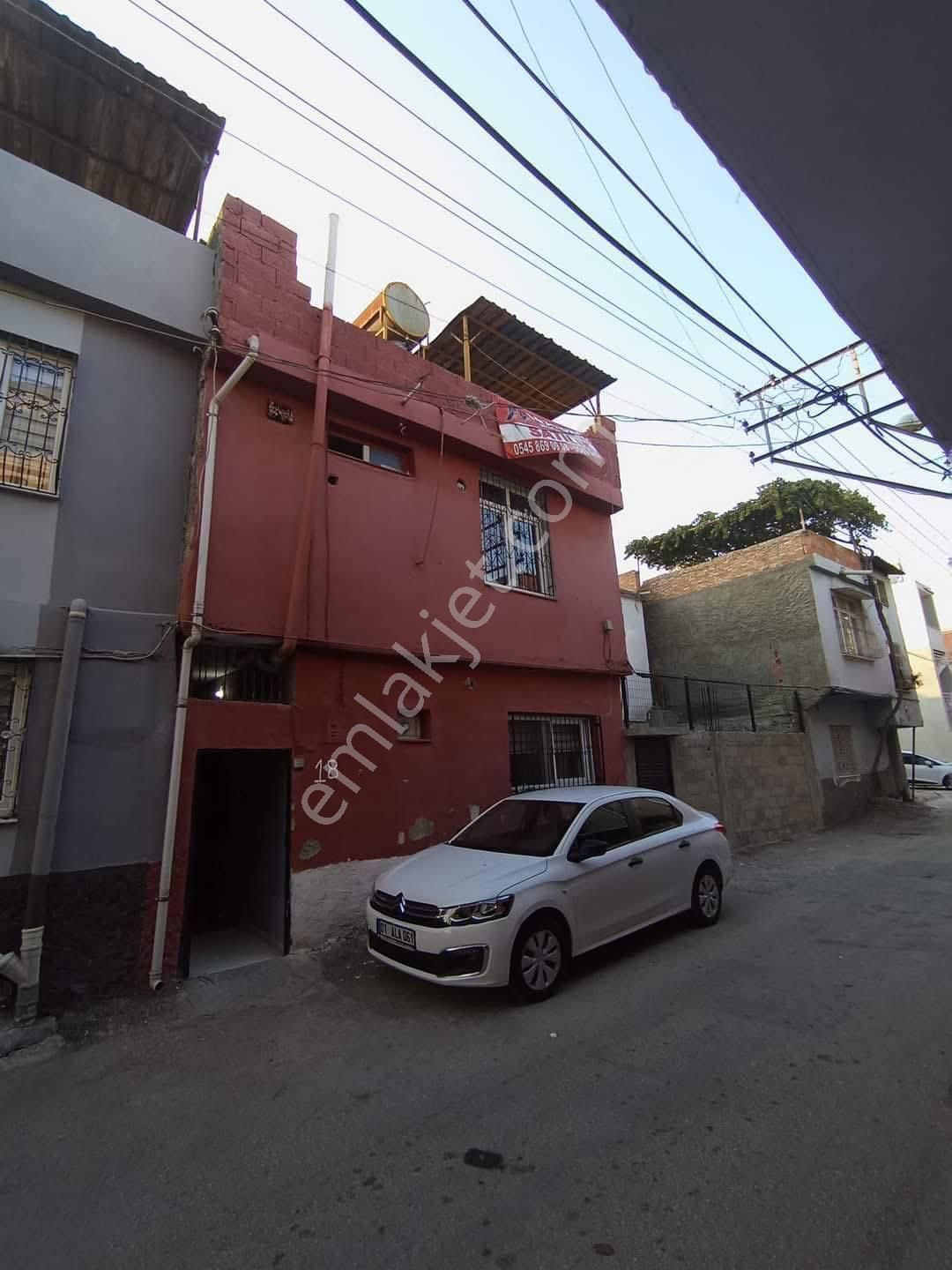 Yüreğir Asri Mezarlığı Arkası          2 Katlı 2 Daire 2+1 İçi Full Yapilii Bahçeli Müstakil 
