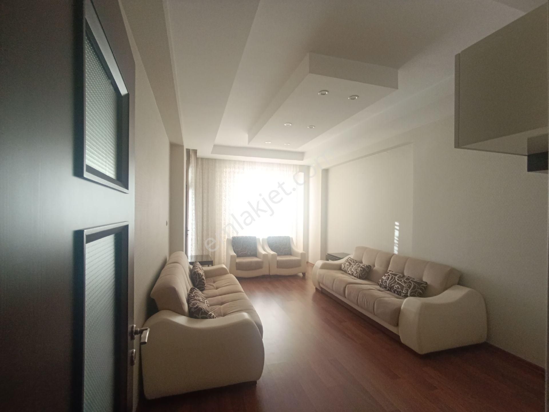 Dünya Kavşağı 75 Cadde Üzerinde 4+1 Satılık Daire