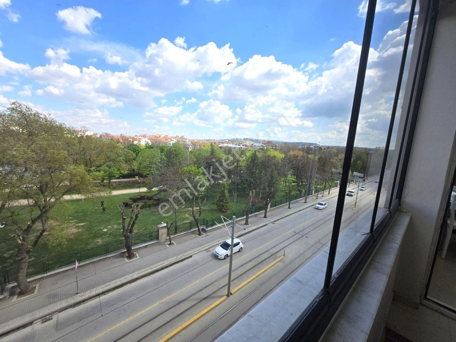Ömerağa Mh.cadde Üstü Park Manzaralı Asansörlü Bakımlı 3+1 Us-3