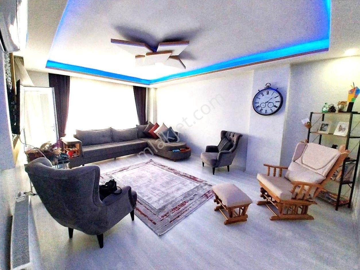 Aygül'den Edremit Kadıköy'de Avm'ye Yakın Ara Kat Cam Balkon Asansörlü Ayrı Mutfak 3+1 Satılık Daire