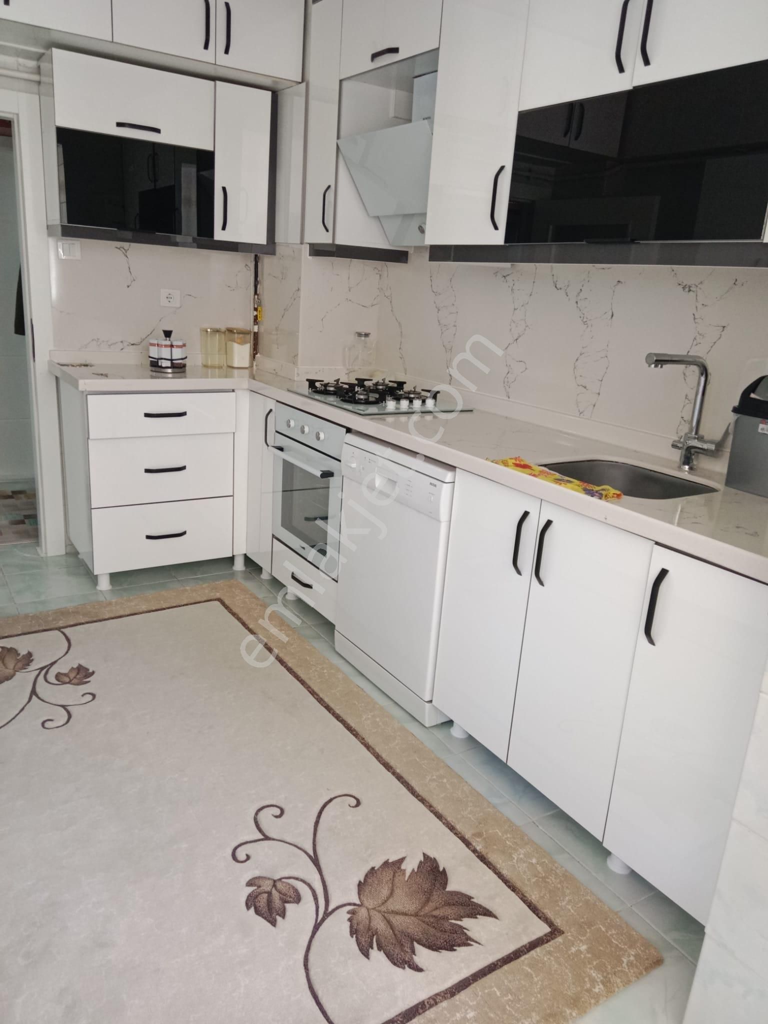 Örnek Emlak'tan Mareşal Çakmak Mah. Mareşal Çakmak Mah.3+1 Salon Bağımsız