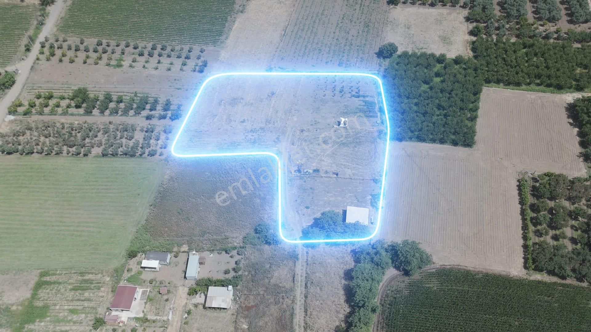 Novada Avm Yakını 4.830 M² Arsa İçinde Kaba İnşaat Müstakil Ev