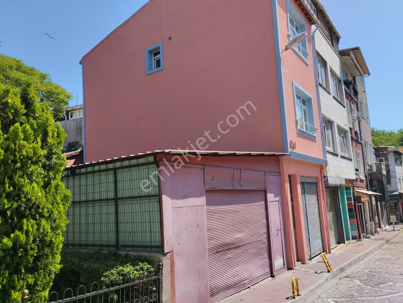 Balat Merke 2 Katlı Bina 1,katı Full Eşyalı Kilimalı 1+155m2 Sahile Semt Pazarına Okula Yakın