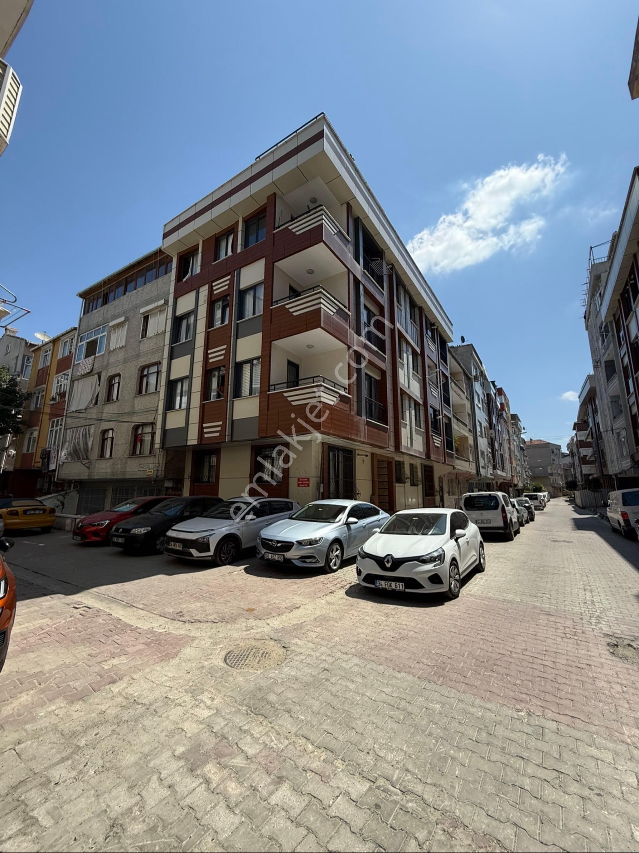 Cadde Emlak Gültepe Mah 1+1 Ayrı Mutfaklı Kullanışlı Kiralık B K