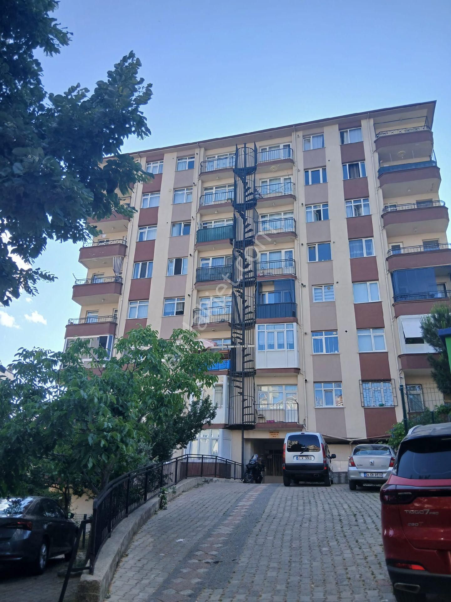 Sahibinden Gebze Osman Yılmaz Mah. 3+1 120m² Merkezi Konum