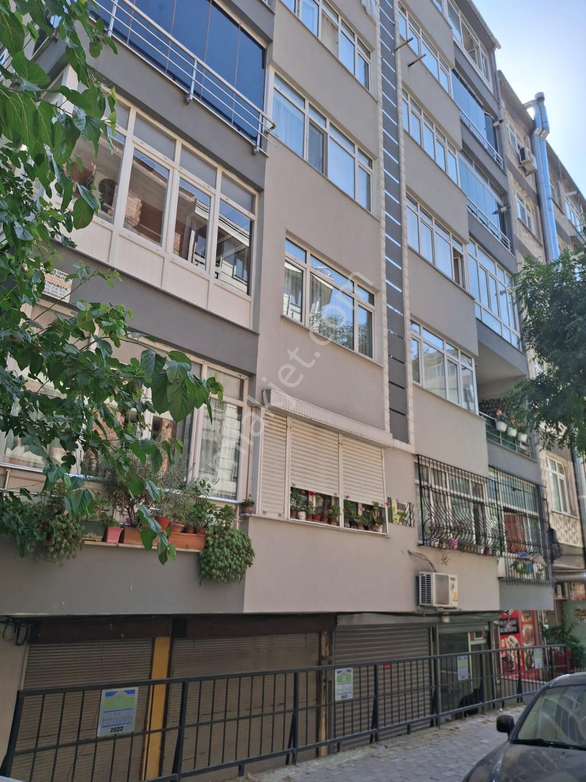 Bahçelievler Yayla 3+1 Den 2+1 Çevrili Satılık Daire