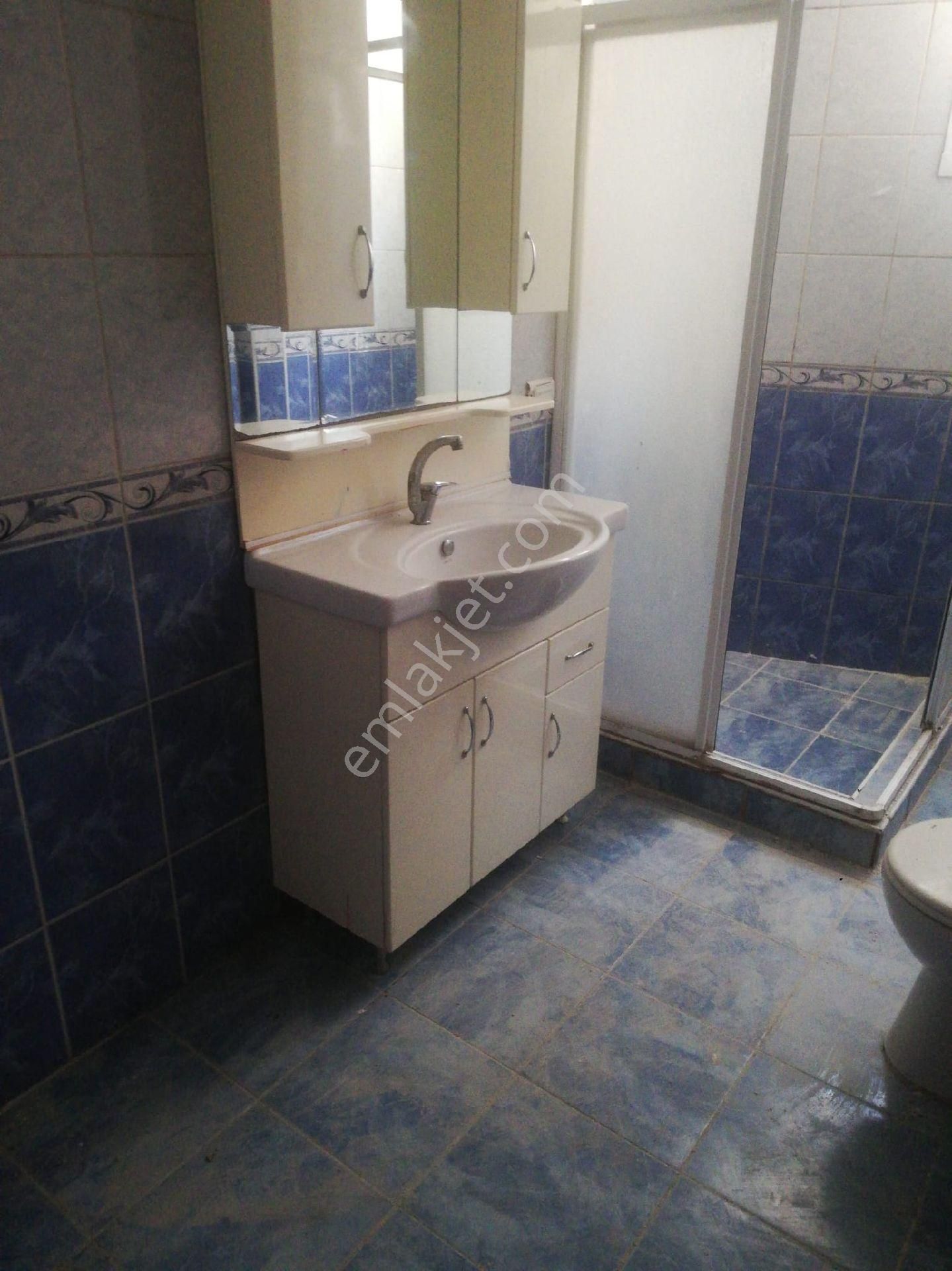 Siyavuşpaşa Kamil Pastanesi Üstü 3+1 130m2 İçi Full Yapili 1.kat Kiralık Daire