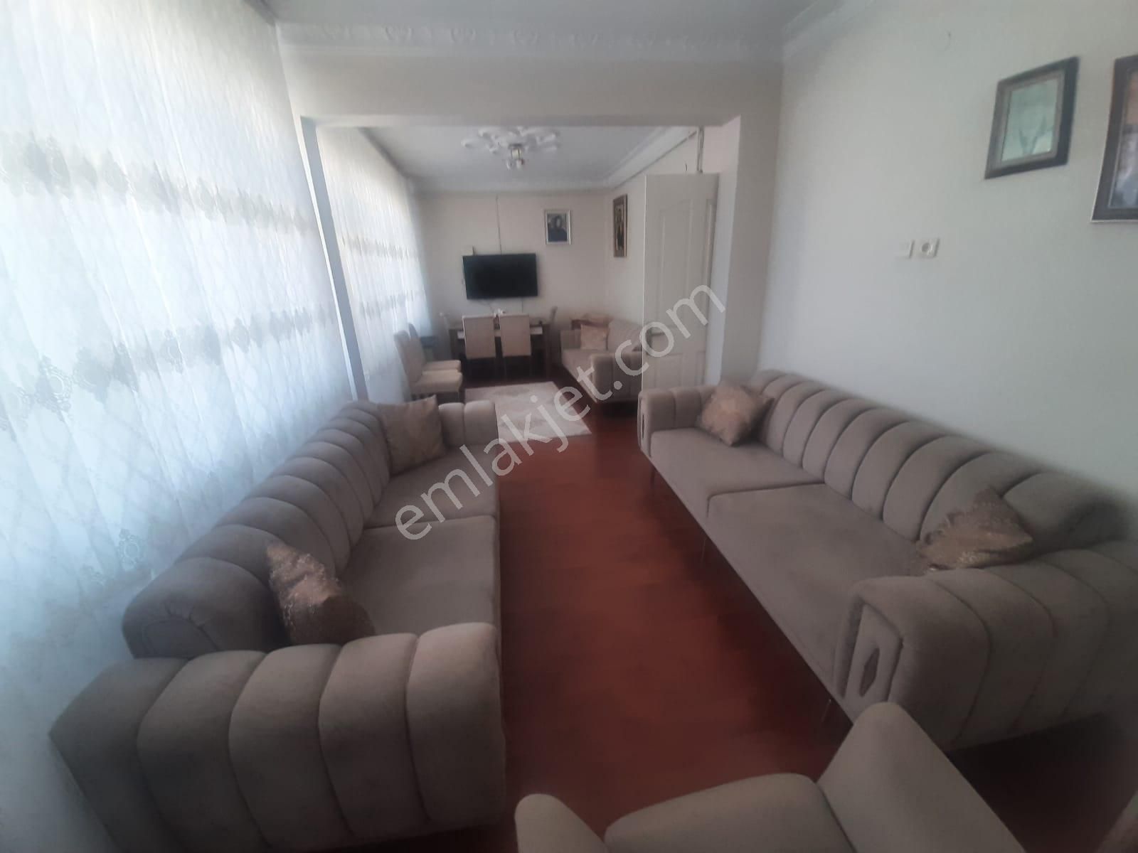 Barış'tan Metrobüse Ve Üniversitelere Yakın Mesafede Geniş 2+1