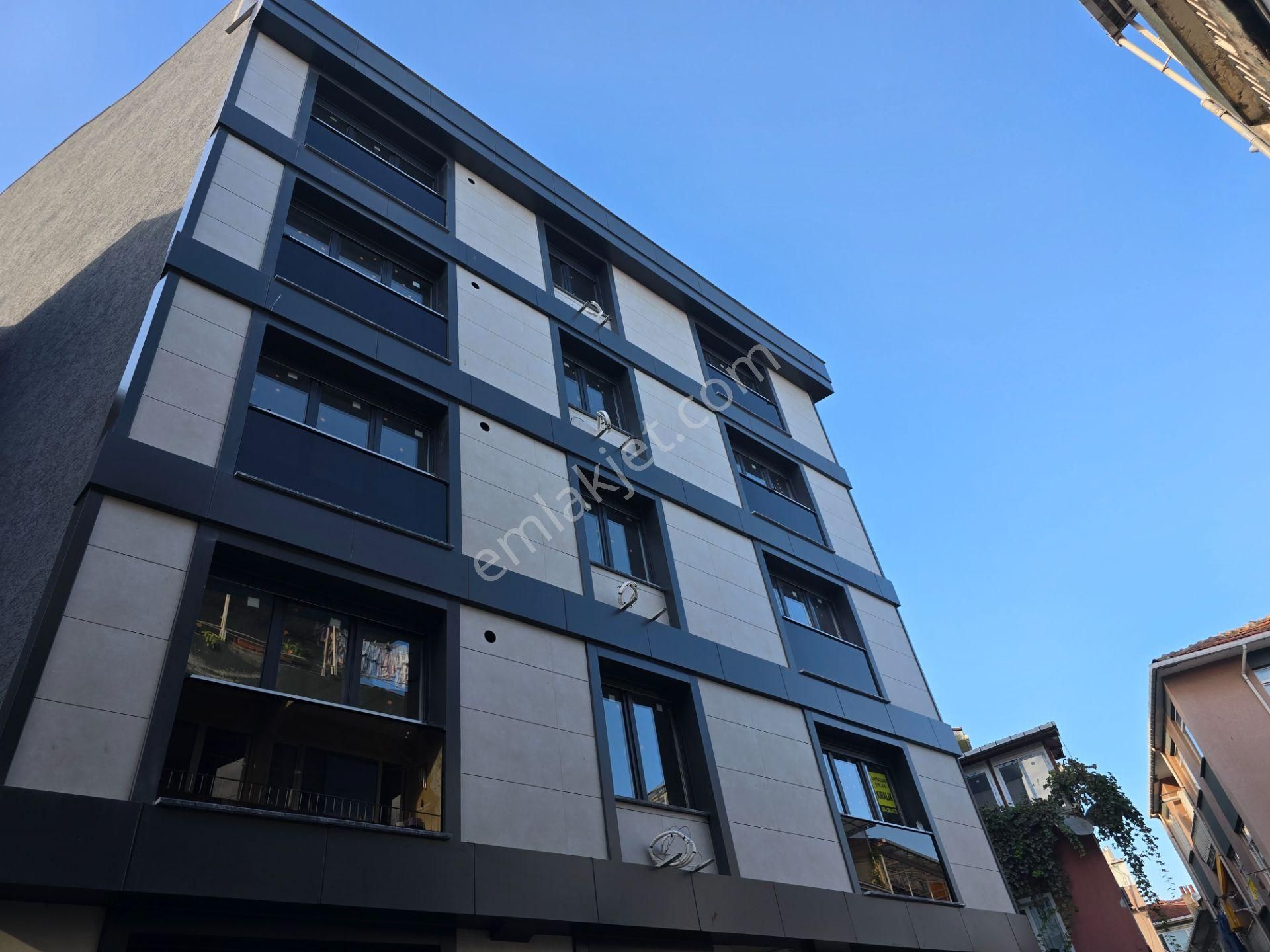 Deluxe 26 'dan Yeni Bina Asansörlü İskeleye 5 Dk 2+1 85 M2 Daire