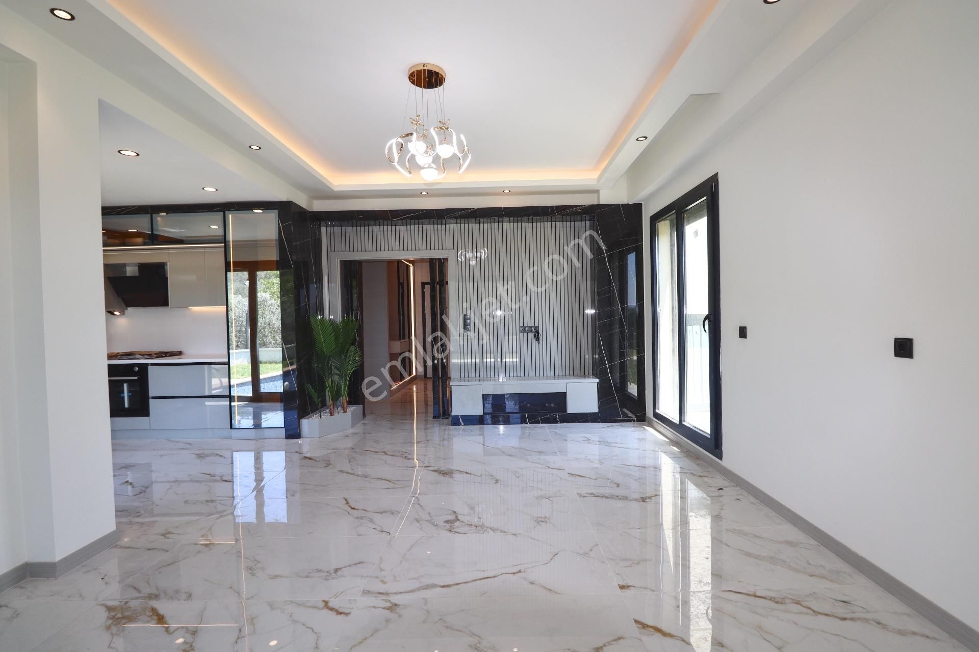 Güre'de Geniş Bahçe Alanı İçerisinde Satılık Özel Havuzlu Villa - Görsel 15
