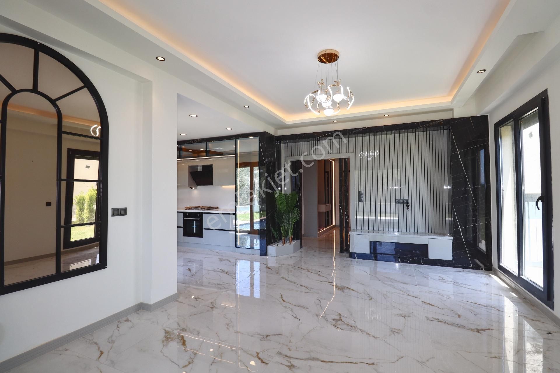 Güre'de Geniş Bahçe Alanı İçerisinde Satılık Özel Havuzlu Villa - Görsel 14