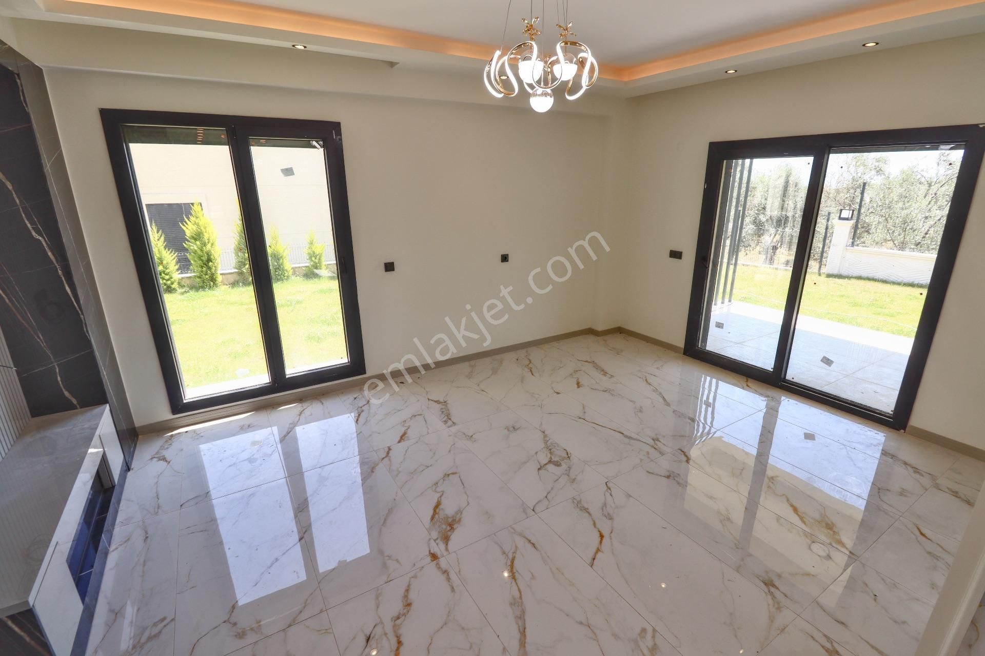 Güre'de Geniş Bahçe Alanı İçerisinde Satılık Özel Havuzlu Villa - Görsel 12