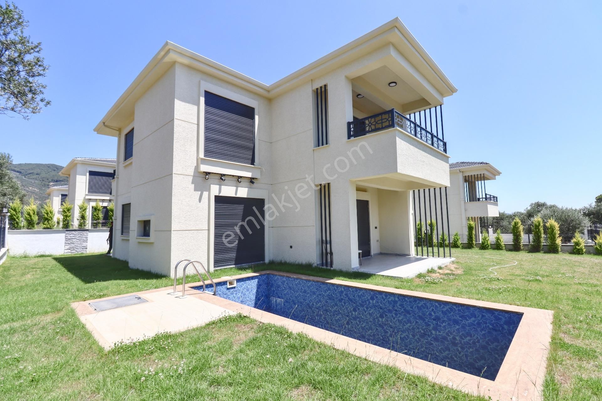 Güre'de Geniş Bahçe Alanı İçerisinde Satılık Özel Havuzlu Villa - Görsel 5