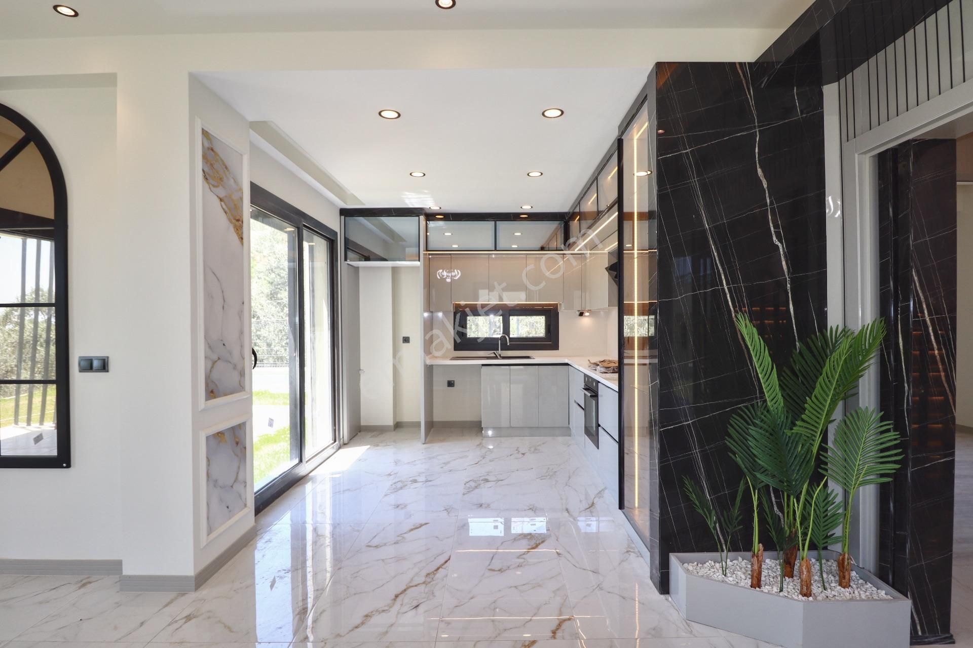 Güre'de Geniş Bahçe Alanı İçerisinde Satılık Özel Havuzlu Villa - Görsel 17