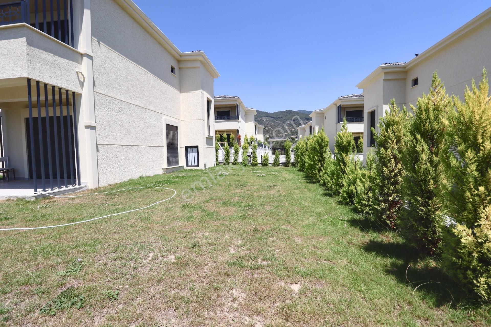 Güre'de Geniş Bahçe Alanı İçerisinde Satılık Özel Havuzlu Villa - Görsel 4