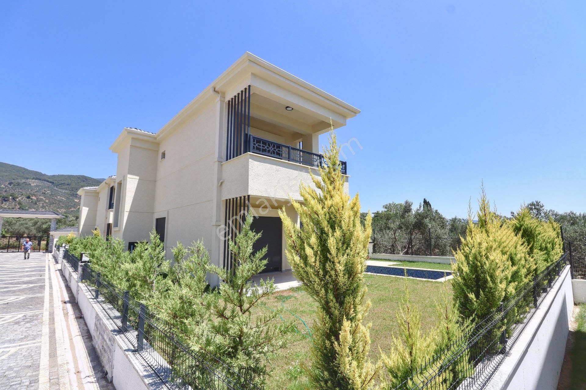 Güre'de Geniş Bahçe Alanı İçerisinde Satılık Özel Havuzlu Villa - Görsel 2