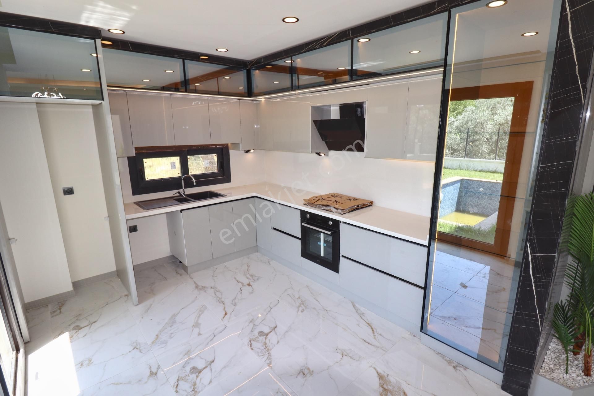 Güre'de Geniş Bahçe Alanı İçerisinde Satılık Özel Havuzlu Villa - Görsel 18