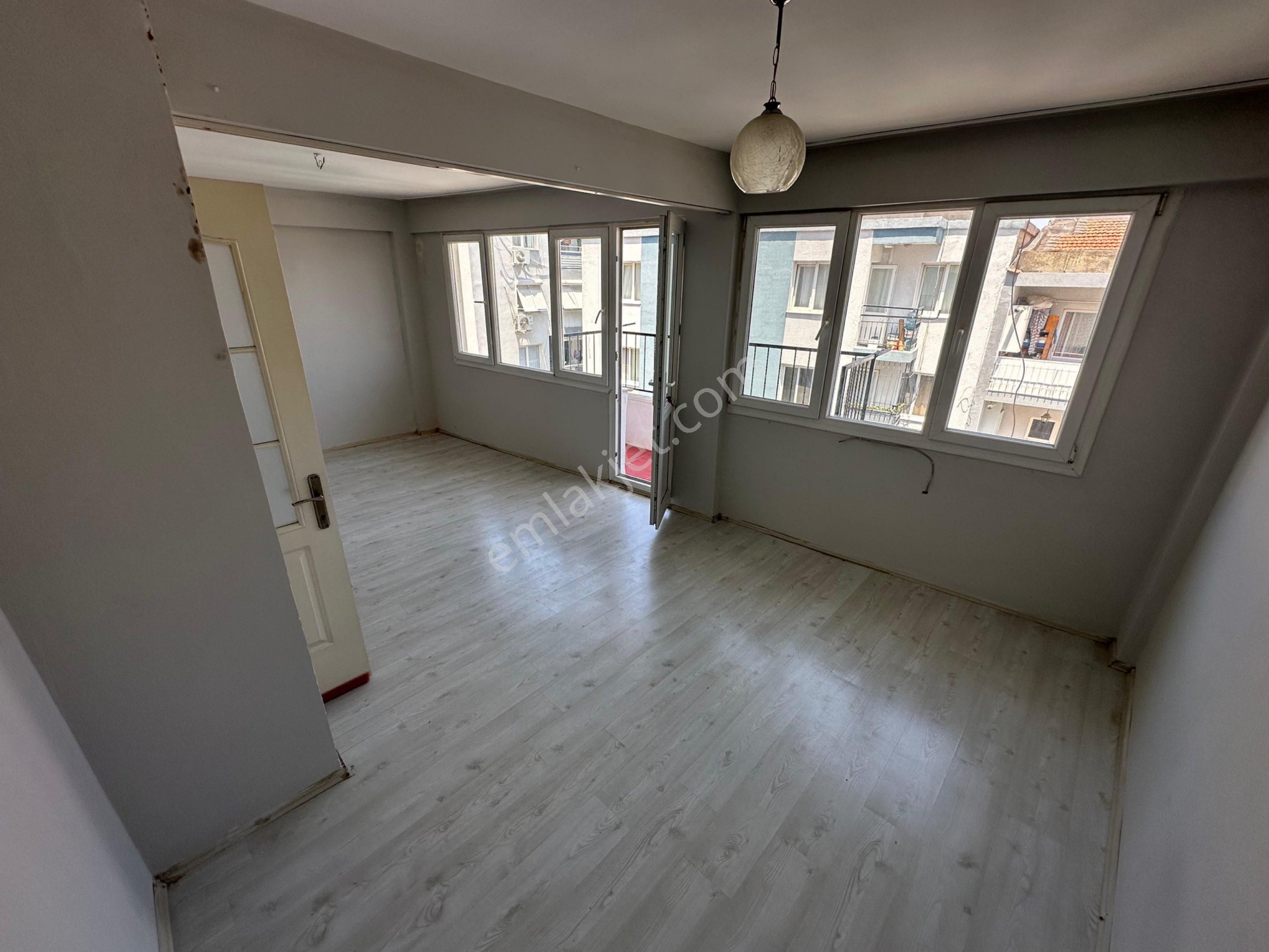 Halil Rıfat Paşa Cadde Üzeri 1+1 75 M2 4. Kat