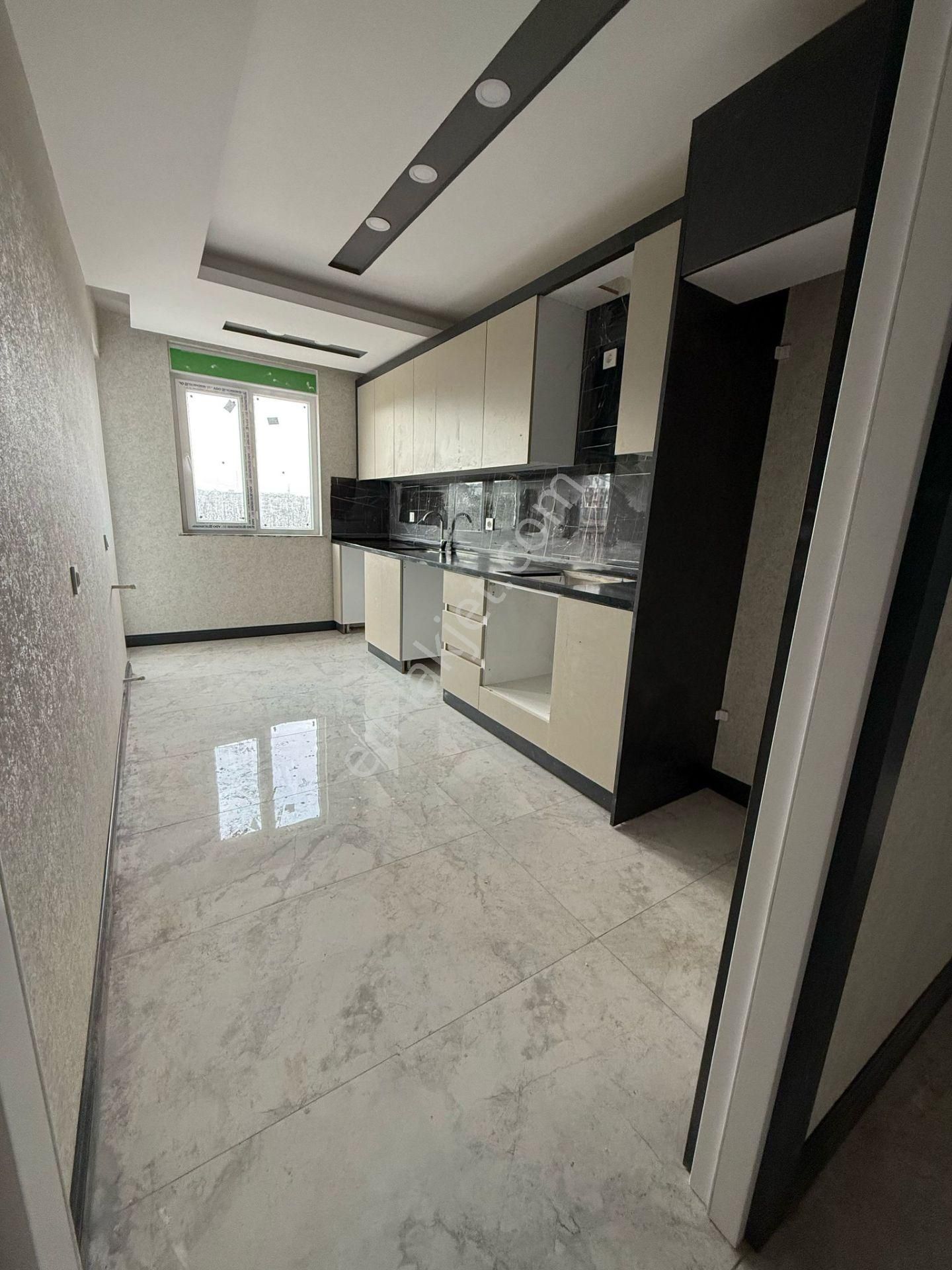 Fevzi Çakmak Mahallesinde Ara Kat Sıfır 2+1 95 M2 Lüks Yapılı Satılık Daire