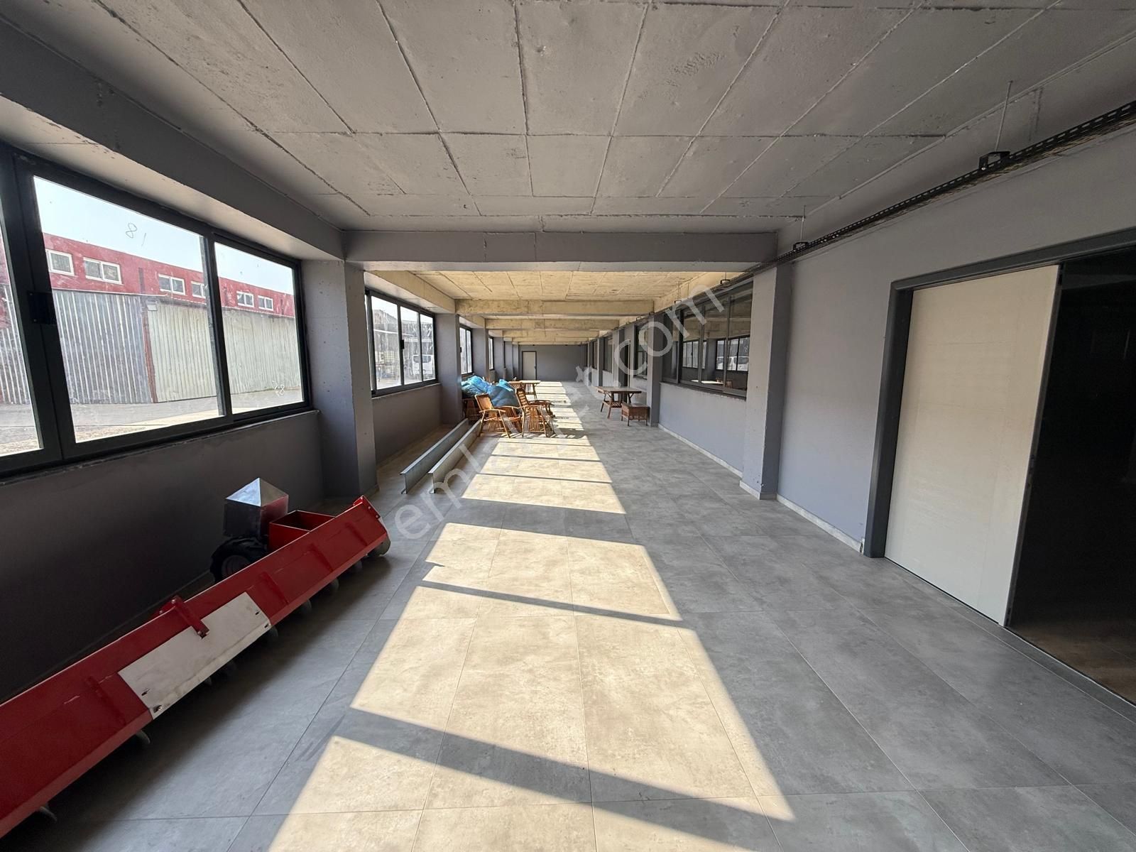 Zorlu Gayrimenkul'den Organize Sanayi'de 1000m2 Depo +1000 M2 Ofis Kiralık - Görsel 6