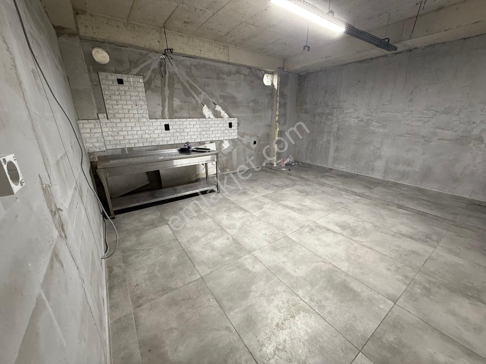 Zorlu Gayrimenkul'den Organize Sanayi'de 1000m2 Depo +1000 M2 Ofis Kiralık - Görsel 9