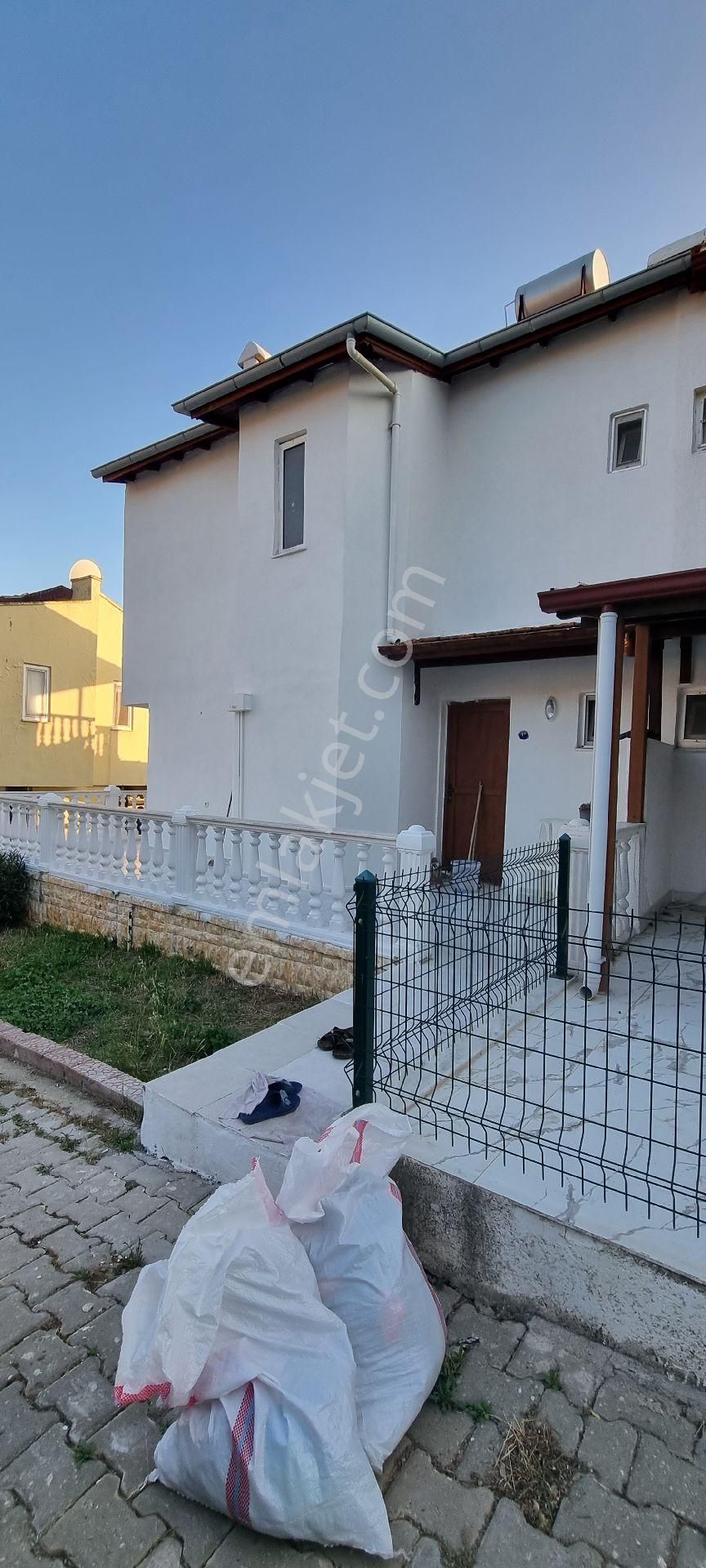 İzmir Seferihisar Ömür Beldesinde Havuzlu Sitede Tripleks Yazdığımız Satılıktır - Görsel 2